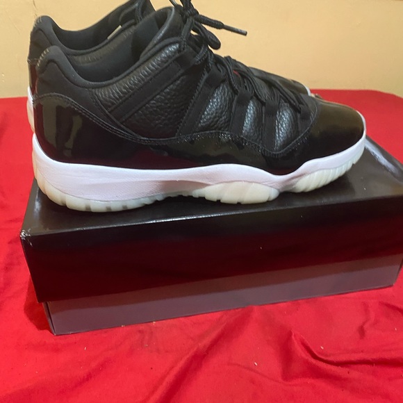 only wore once pretty much brand new box is a little damaged 9/10 - Picture 2 of 5